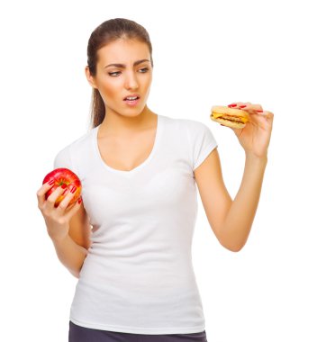 apple ve hamburger ile genç gülümseyen sağlıklı kadın