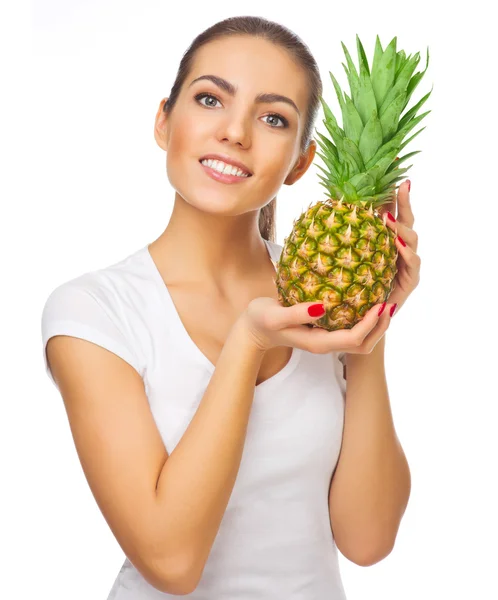 Jonge gezonde vrouw met ananas — Stockfoto