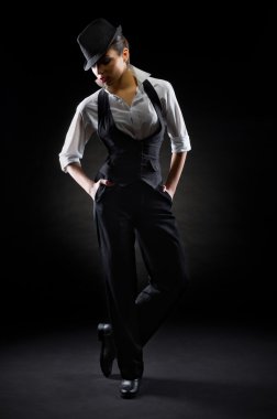 jong meisje in manly stijl