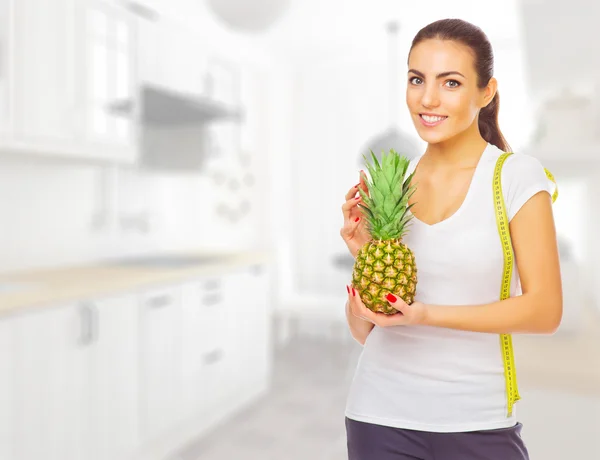 Girl with pineapple at ligth room — Stock Photo, Image