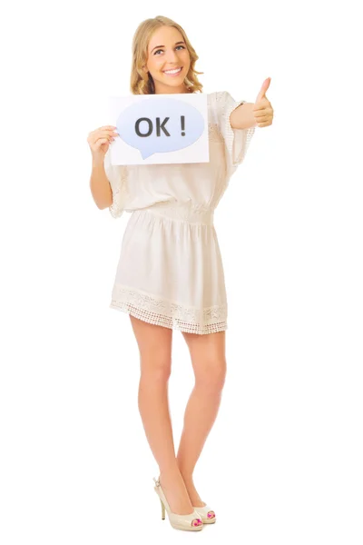 Lachende meisje met plakkaat met "ok" — Stockfoto