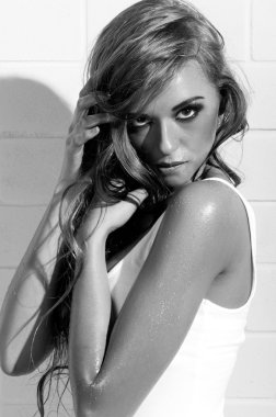 ışık portresi zor kadın (tek renkli sürüm)