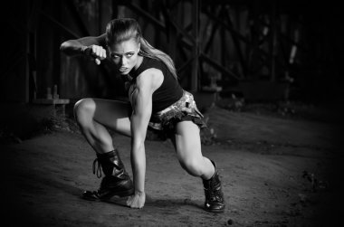 (tek renkli versiyonu üniformalı kadın)