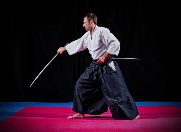 Martial arts vechter met katana — Stockfoto