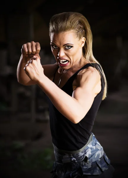 Mujer en uniforme (versión oscura ) —  Fotos de Stock