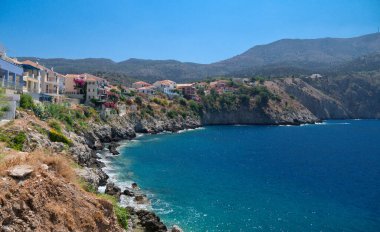 Kefalonia adasındaki Asos köyü