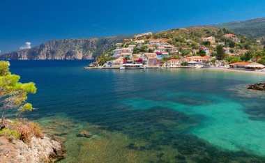 Kefalonia adasındaki Assos köyü.