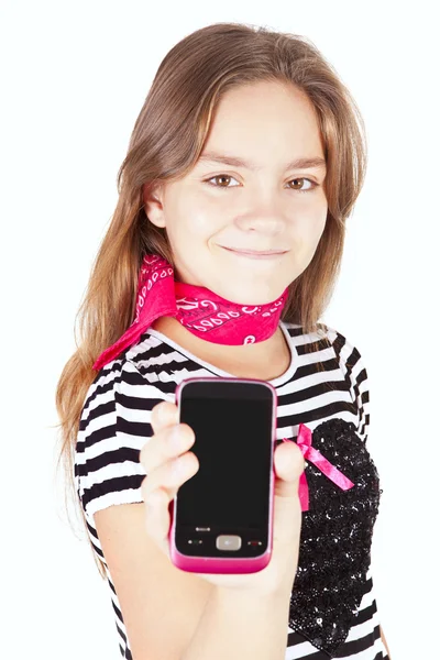 Девушка держит мобильный телефон изолирован над белым — стоковое фото