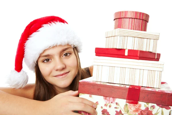 Kerstmis meisje bedrijf presenteert geïsoleerd over Wit — Stockfoto