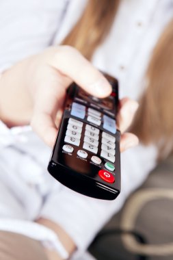 TV uzaktan holded kız tarafından