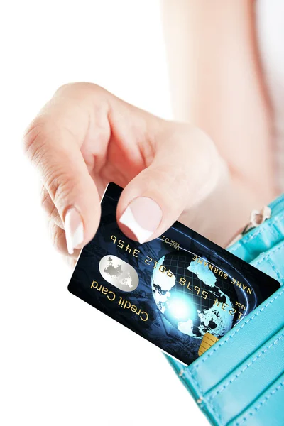 Creditcard in vrouw hand genomen vanuit wallet — Stockfoto