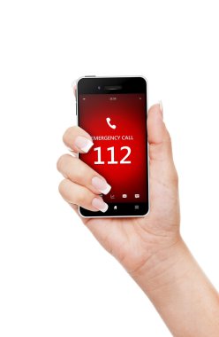 Acil durum numarası 112 ile cep telefonu tutan el