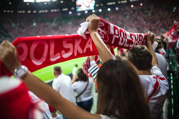 ВРОКЛАВ - 11 СЕНТЯБРЯ: Польские болельщики на стадионе Майски во Вроцлаве — стоковое фото