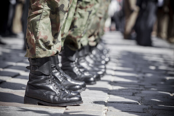 Военный парад - ботинки крупным планом
