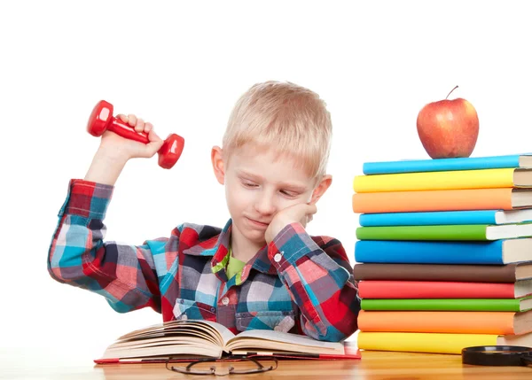 Niño aprende los libros un fondo blanco . — Foto de Stock