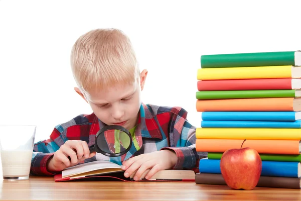 Child looking through a magnifying glass — Stock Photo, Image