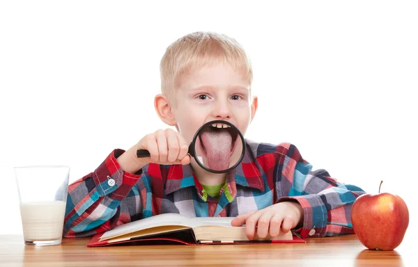 Child looking through a magnifying glass — Stock Photo, Image