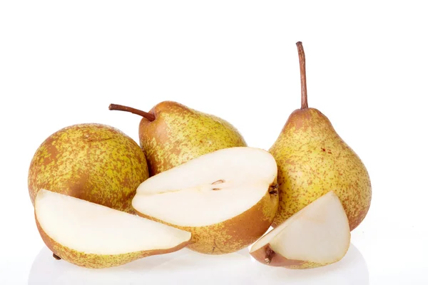Närbild päron på vit bakgrund — Stockfoto
