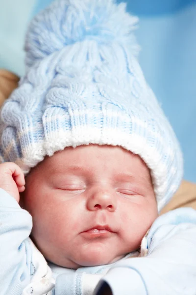 Kleine pasgeboren babyjongen — Stockfoto