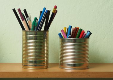 upcycling aksesuarları teneke kutu içinde yazma,