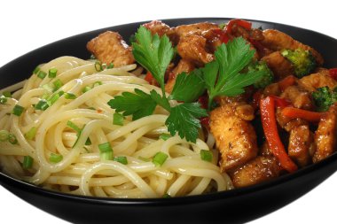 tavuklu ve sebzeli makarna