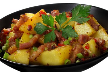 pastırma, soğan ve kırmızı biber ile kızarmış patates