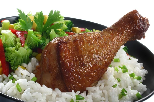 Fried chicken leg with rice and vegetables — Stock Photo, Image