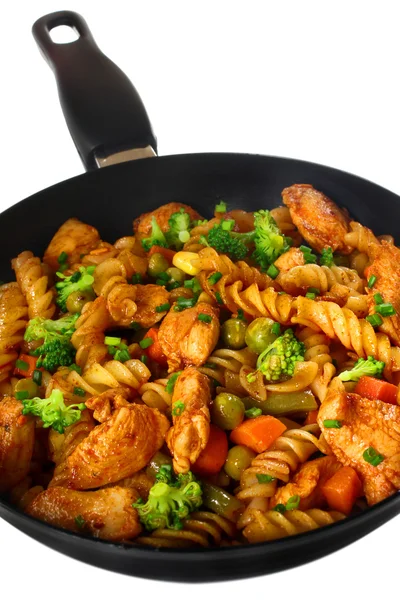 Macarrão com frango e legumes — Fotografia de Stock