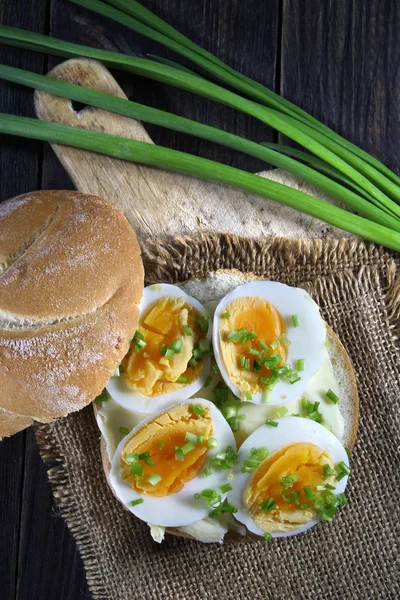 Sandwich with butter, egg and chives — Stock Photo, Image