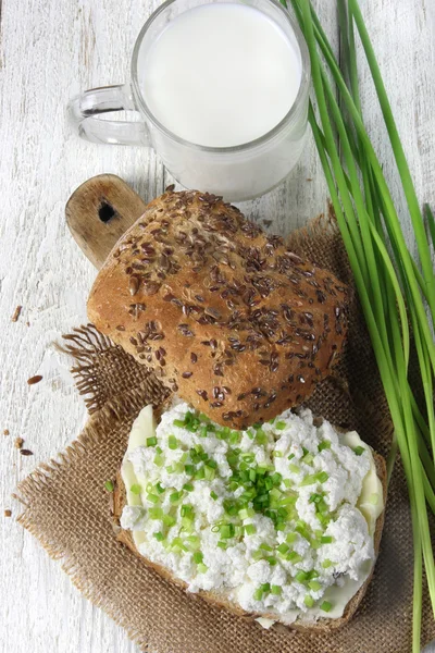 Sanduíche com queijo cottage — Fotografia de Stock