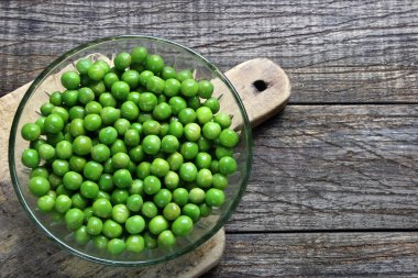 Yeşil bezelye cam kase