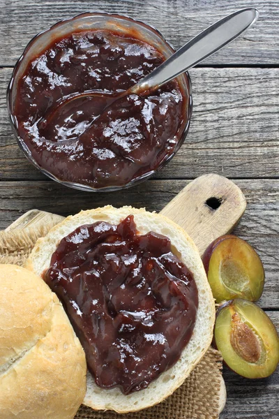 Sandwich à la confiture de prunes — Photo