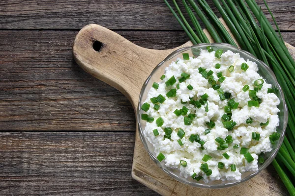 Cottage cheese with chives — Stock Photo, Image