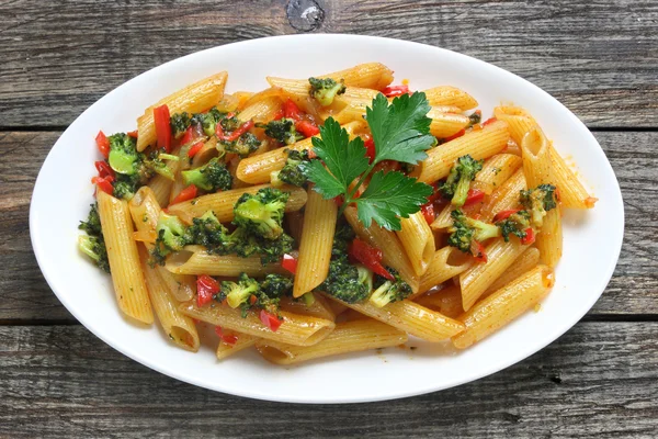 Pasta with broccoli and paprika — Stock Photo, Image