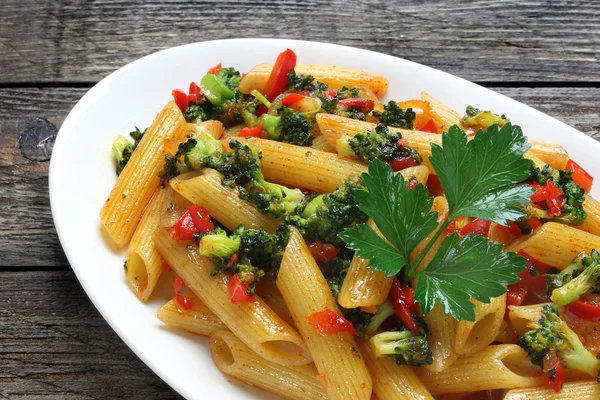 Pasta with broccoli and paprika — Stock Photo, Image