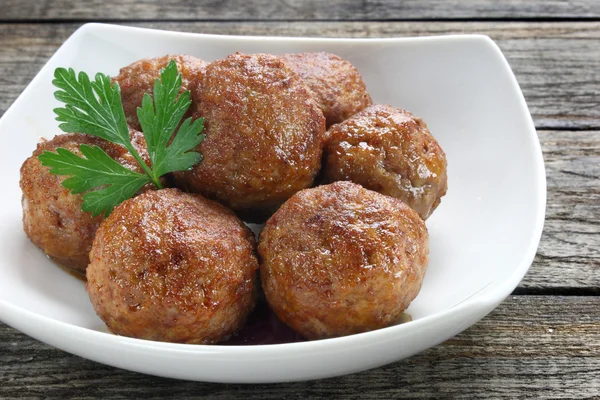 Stekt fläsk köttbullar i skål — Stockfoto