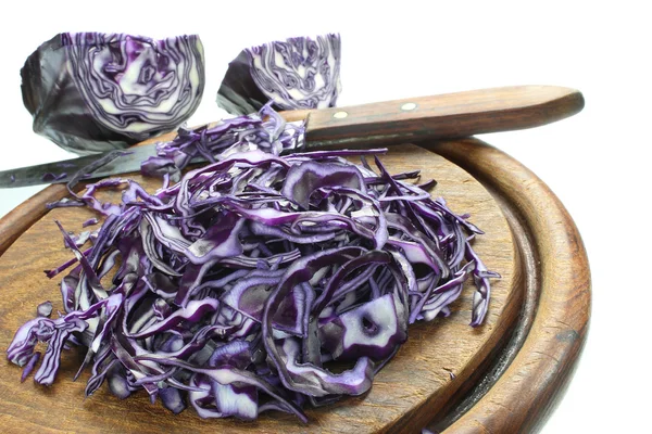 Chopped red cabbage on wooden board — Stock Photo, Image