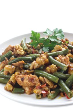 tavuk ve ceviz ile yeşil fasulye