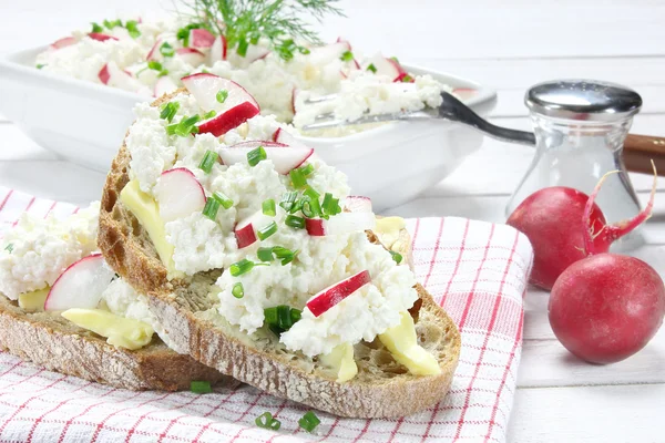 Bread with butter,cottage cheese , radish and chives — Stock Photo, Image