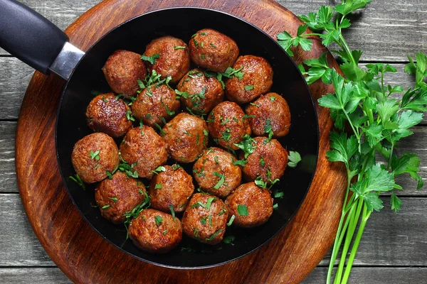 Kızarmış domuz eti köfte