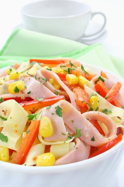 jambon, kırmızı biber, Mısır ve peynirli salata