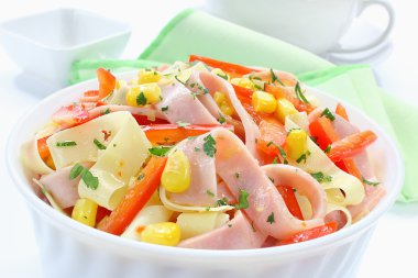 jambon, kırmızı biber, Mısır ve peynirli salata