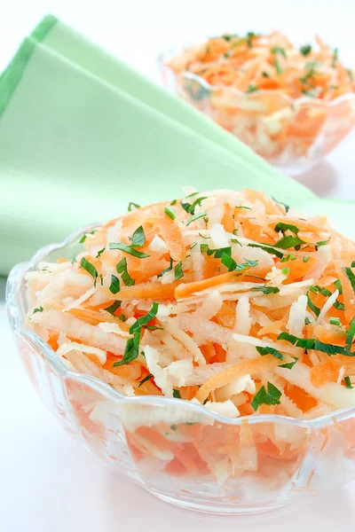Salat af rå persille og gulerødder - Stock-foto