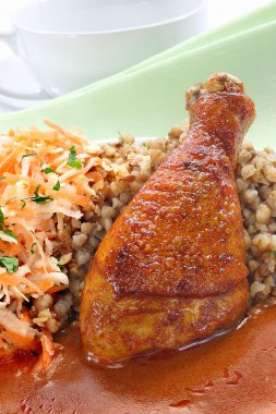 buğday ile kızartılmış tavuk budu