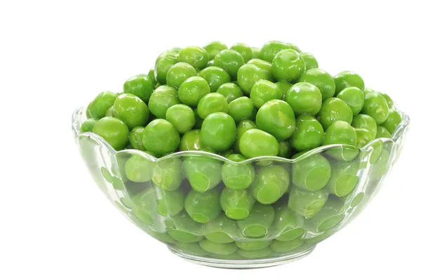 Green peas in glass bowl — Stock Photo, Image