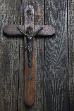 Ahşap zemin üzerine ahşap çapraz