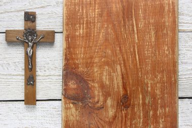 Ahşap zemin üzerine ahşap çapraz