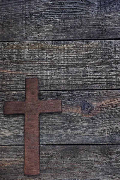 Cruz de madera sobre fondo de madera —  Fotos de Stock