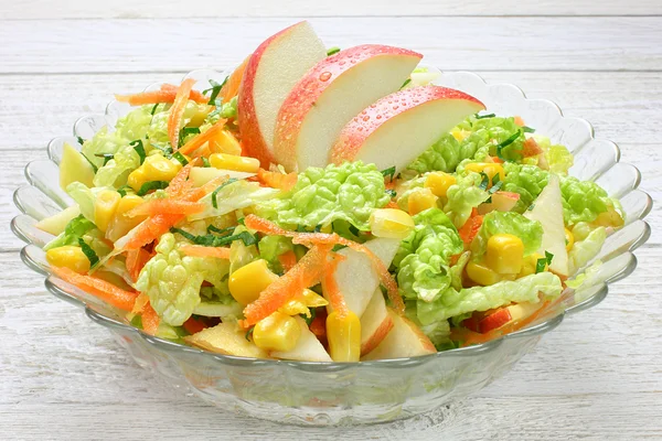 Chinese cabbage with sweet corn,carrots and apples, delicious salad — Stock Photo, Image