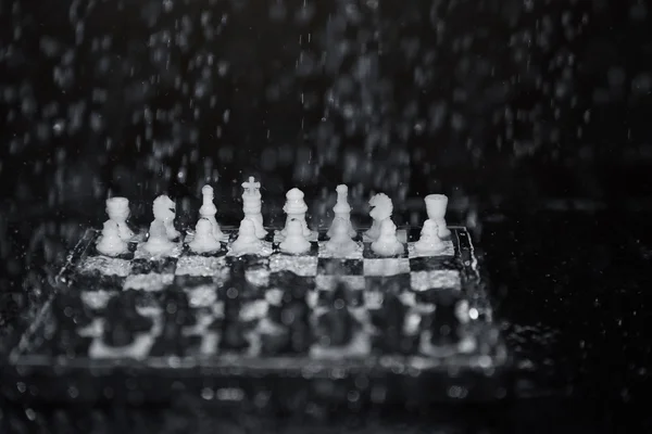 Chessboard under the rain — Stock Photo, Image